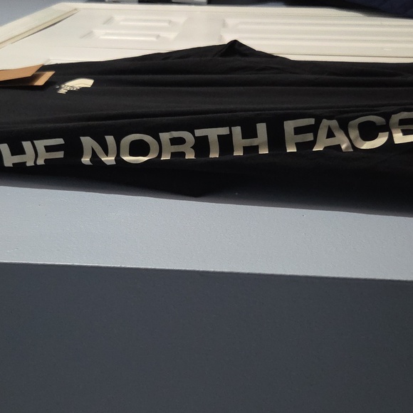 The North Face Black Long Sleeve Shirt. New With Tags - Picture 2 of 6